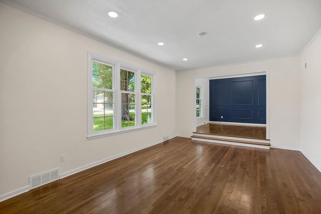 9209 Roe Avenue — photo 6
