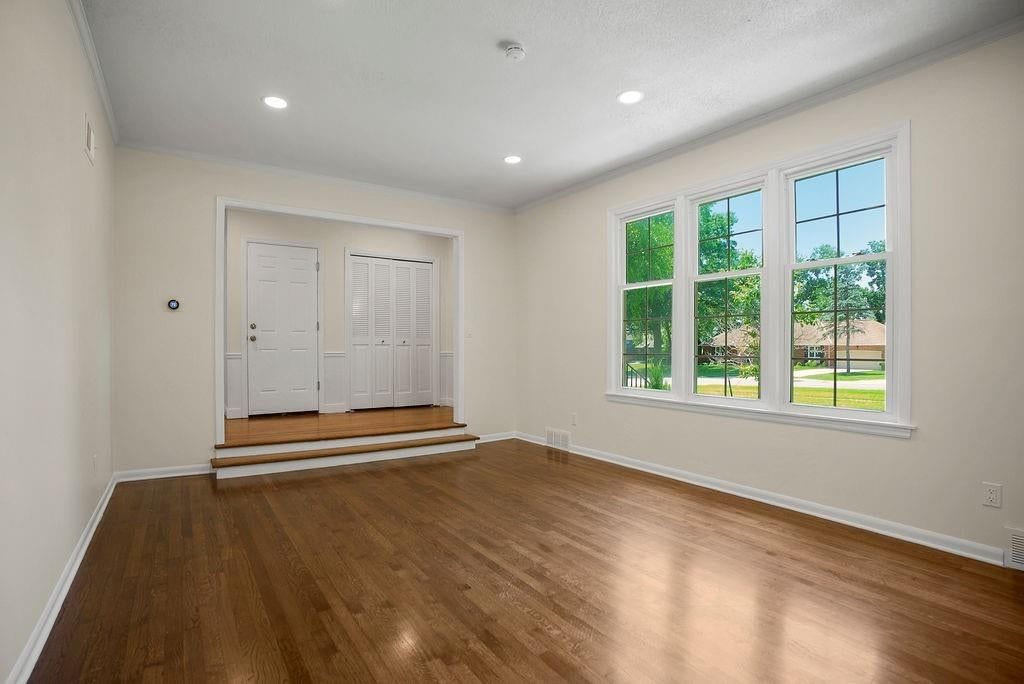 9209 Roe Avenue — photo 7