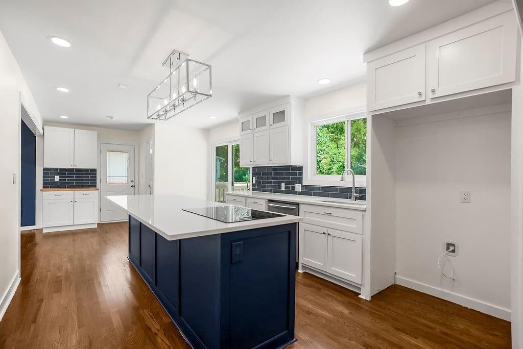 9209 Roe Avenue — photo 12