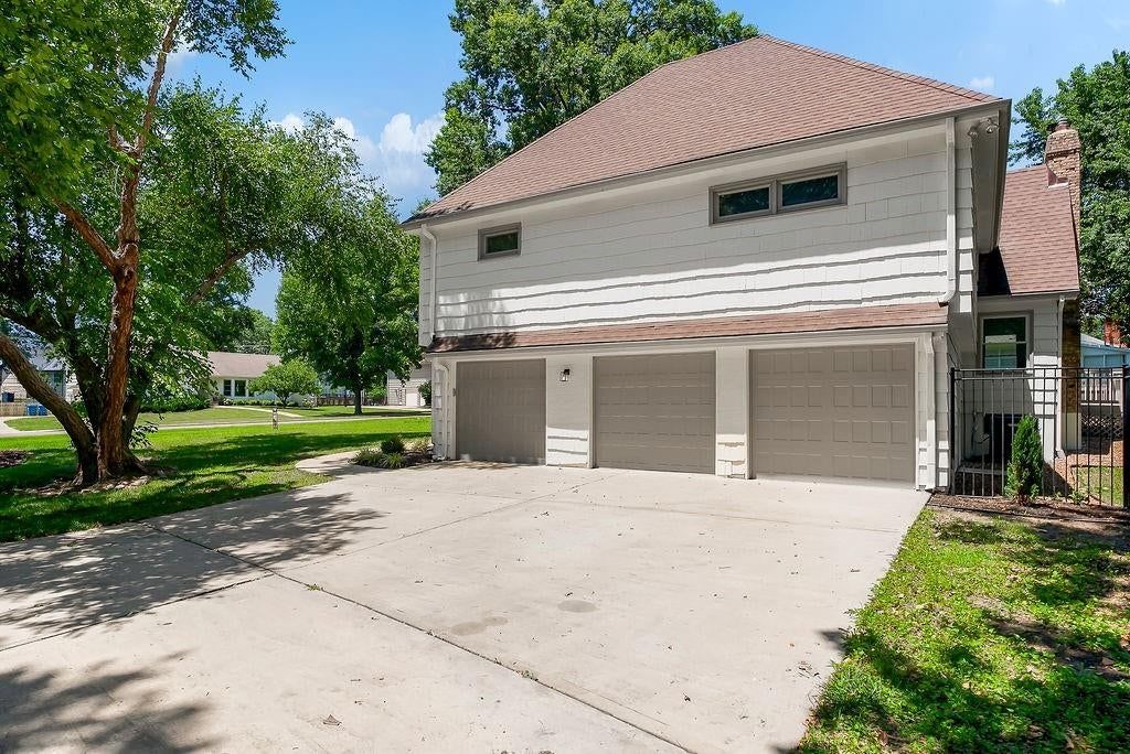 9209 Roe Avenue — photo 46
