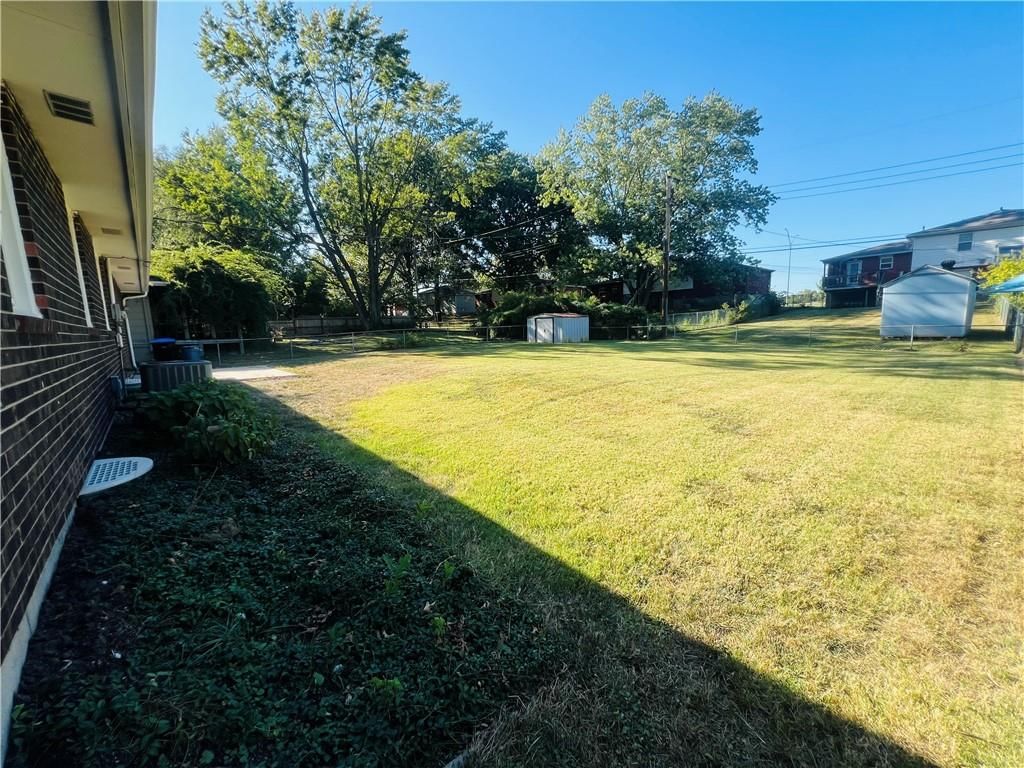 702 NE Darwin Street, Lee's Summit, MO