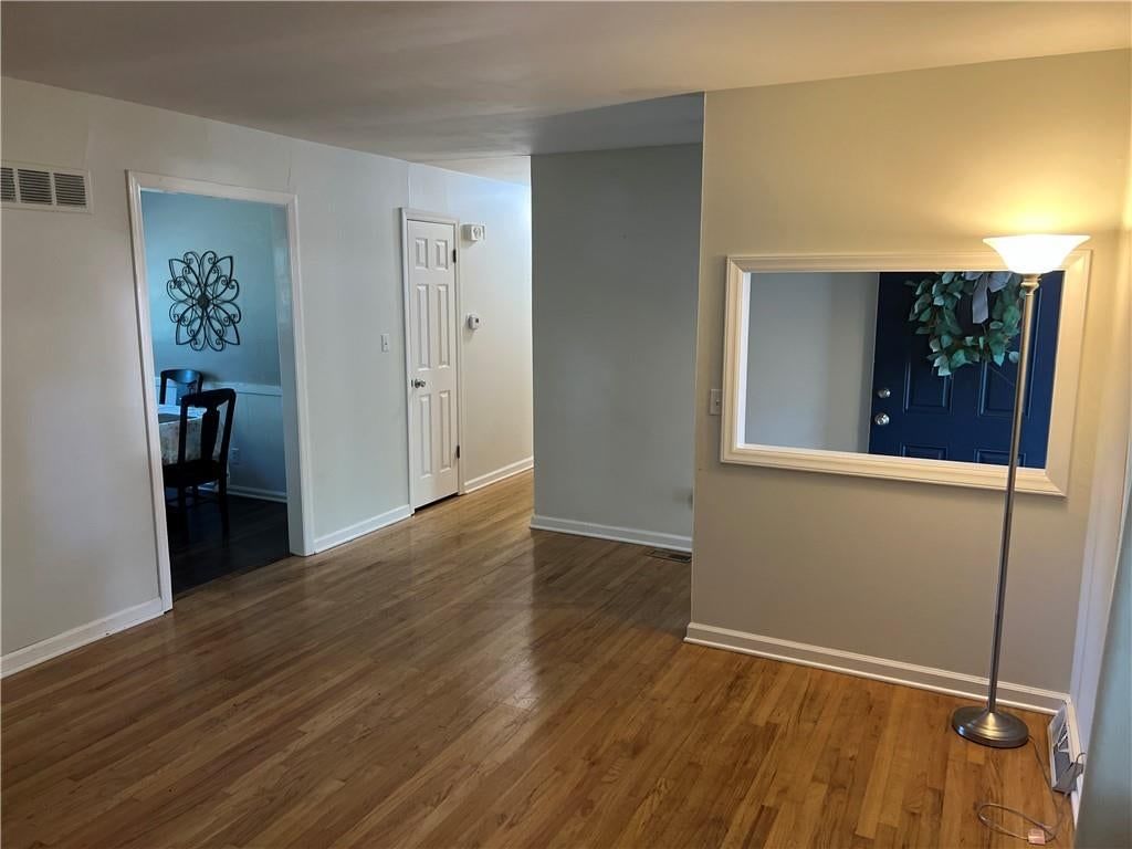 Photo 5 of 32 - 702 NE Darwin Street, Lee's Summit, MO 64063