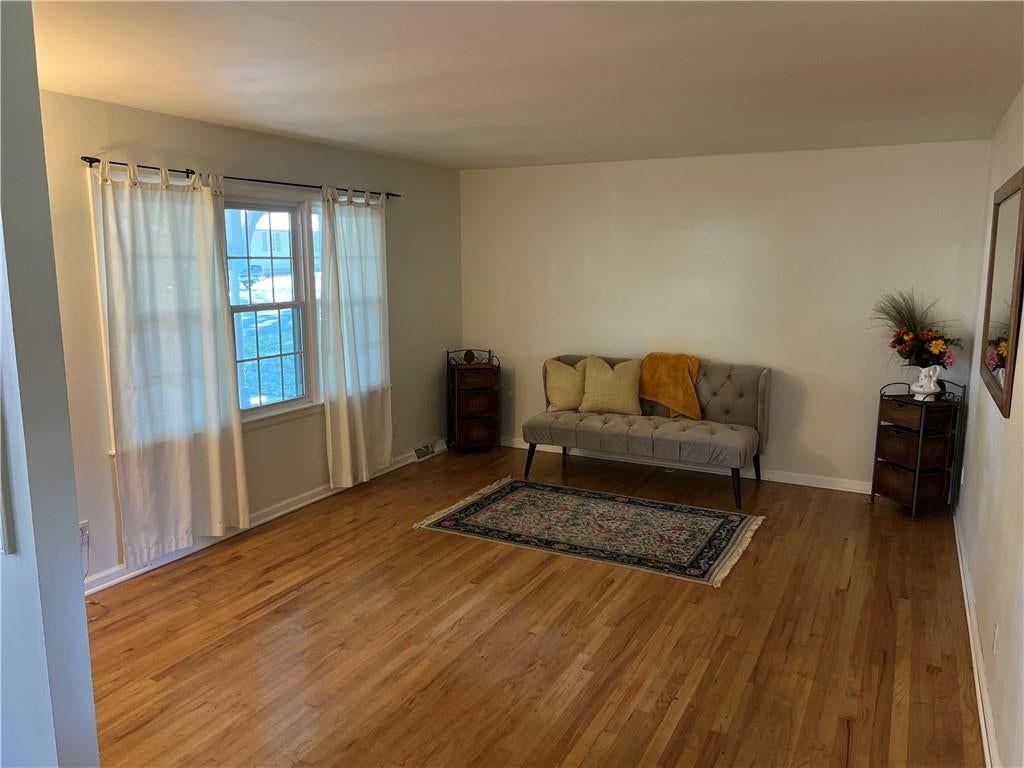 Photo 6 of 32 - 702 NE Darwin Street, Lee's Summit, MO 64063