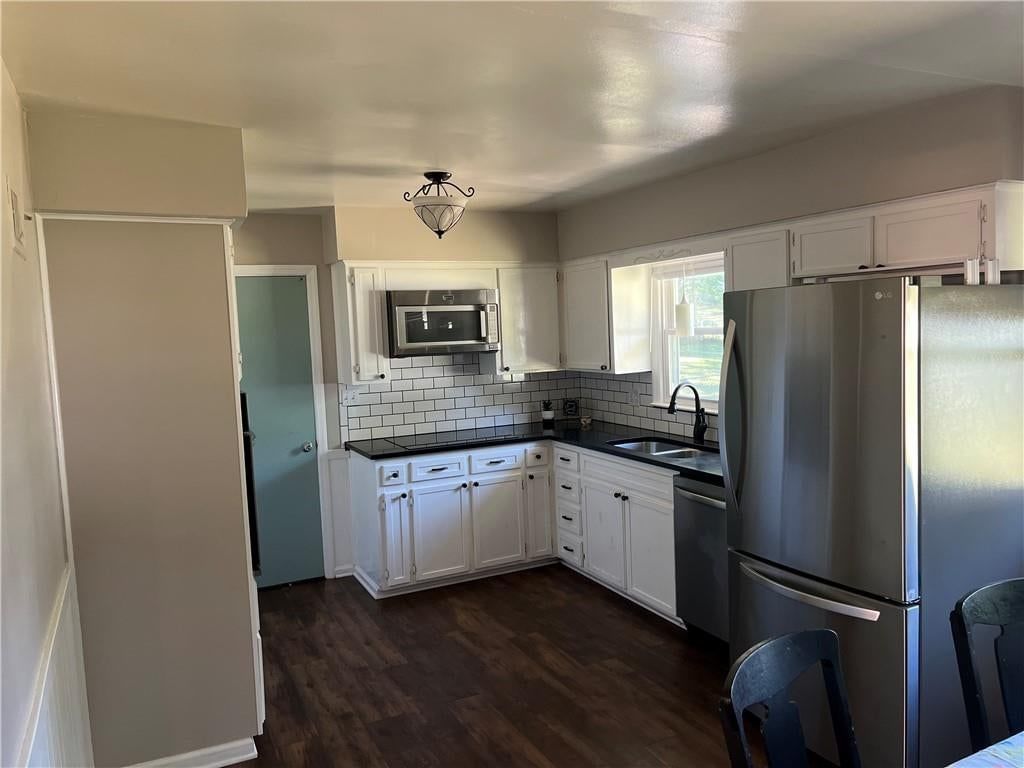 Photo 10 of 32 - 702 NE Darwin Street, Lee's Summit, MO 64063