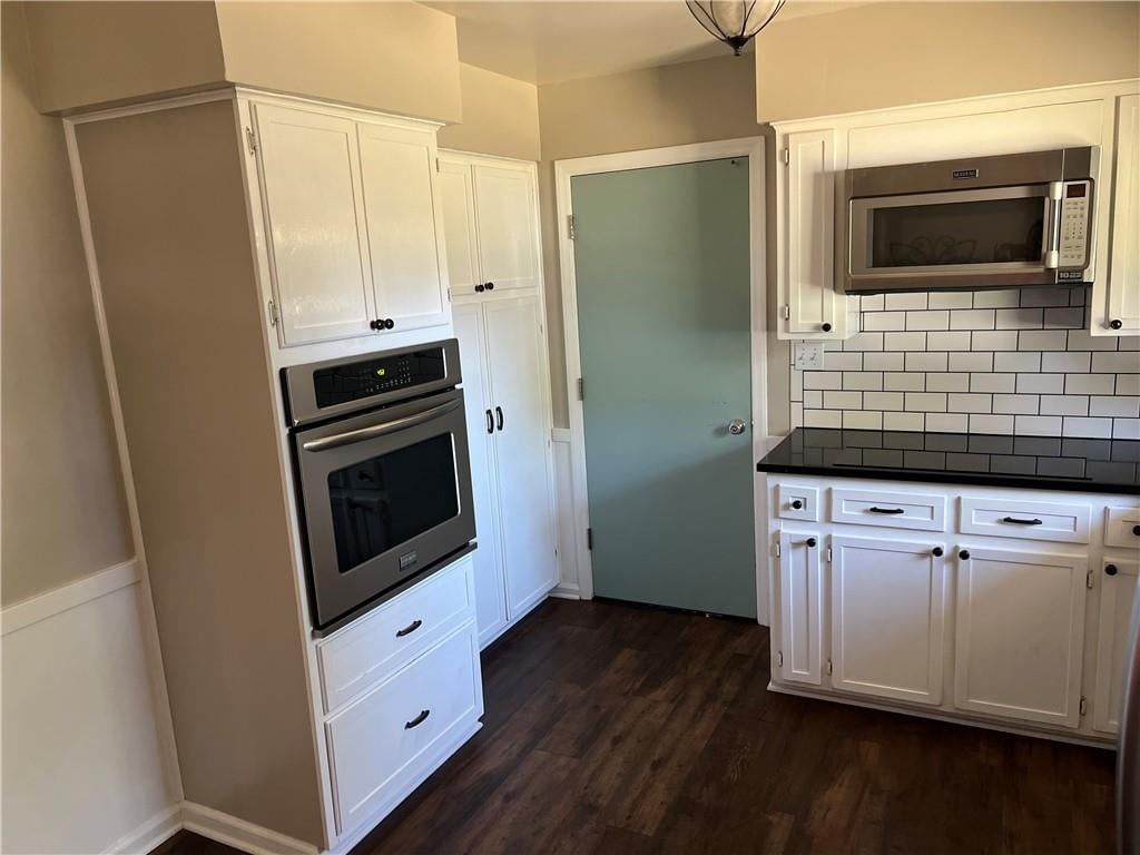 Photo 11 of 32 - 702 NE Darwin Street, Lee's Summit, MO 64063