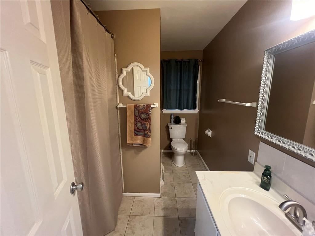 Photo 12 of 32 - 702 NE Darwin Street, Lee's Summit, MO 64063