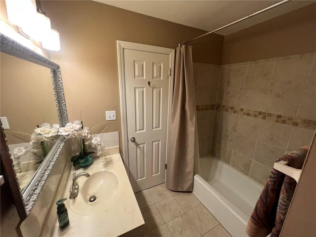 Photo 13 of 32 - 702 NE Darwin Street, Lee's Summit, MO 64063
