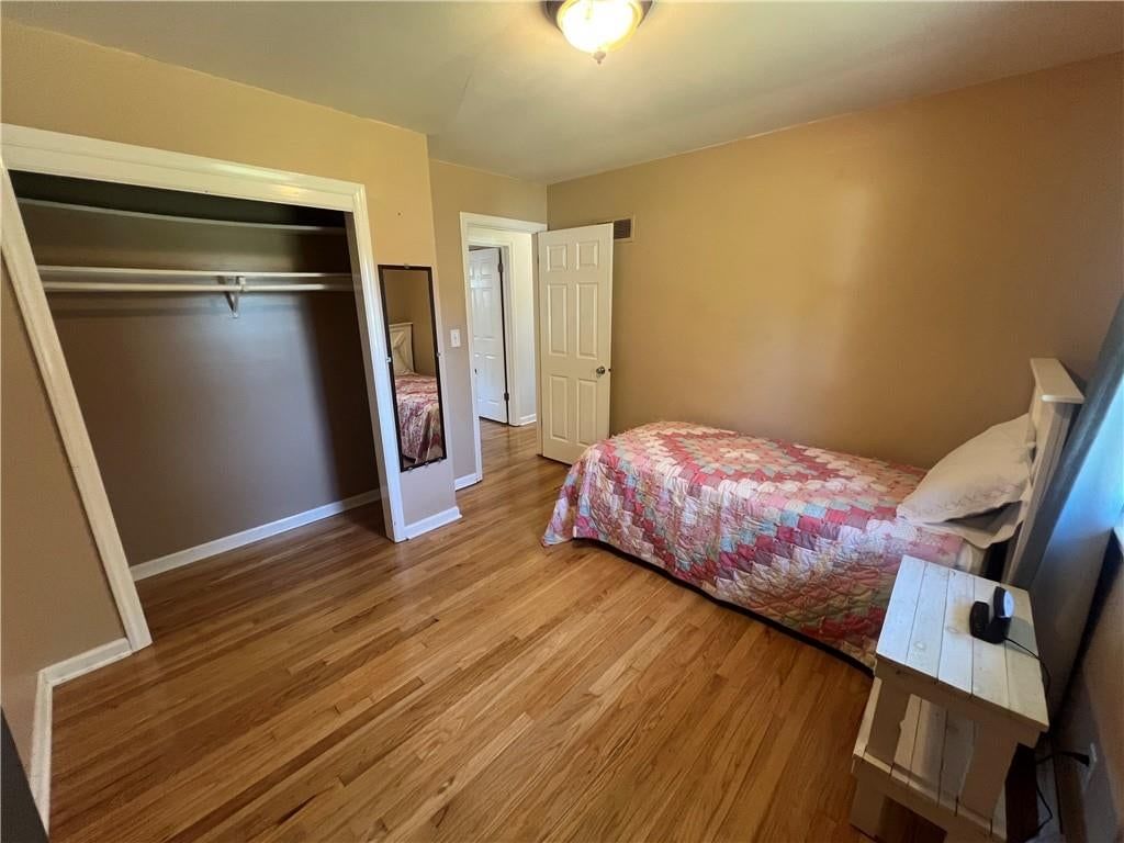 Photo 18 of 32 - 702 NE Darwin Street, Lee's Summit, MO 64063