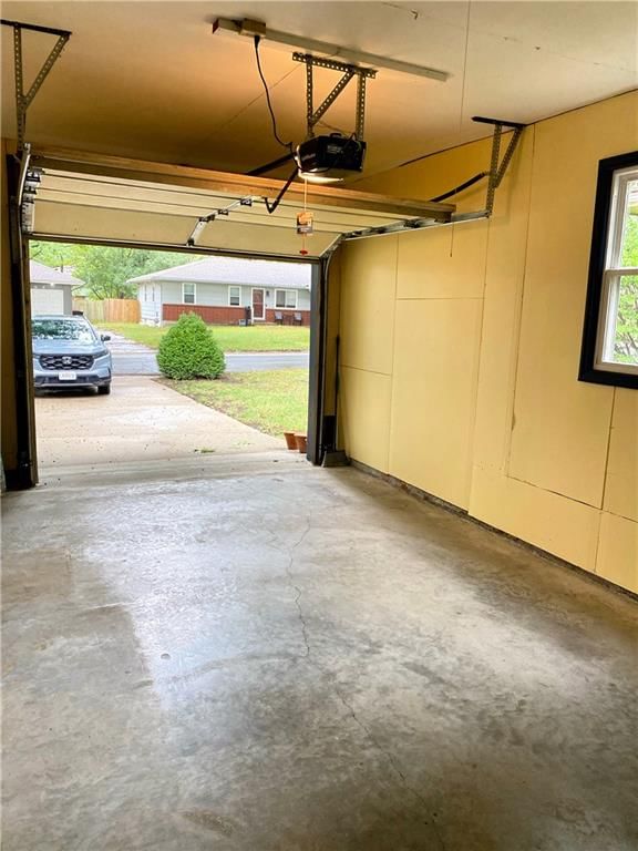 Photo 32 of 32 - 702 NE Darwin Street, Lee's Summit, MO 64063
