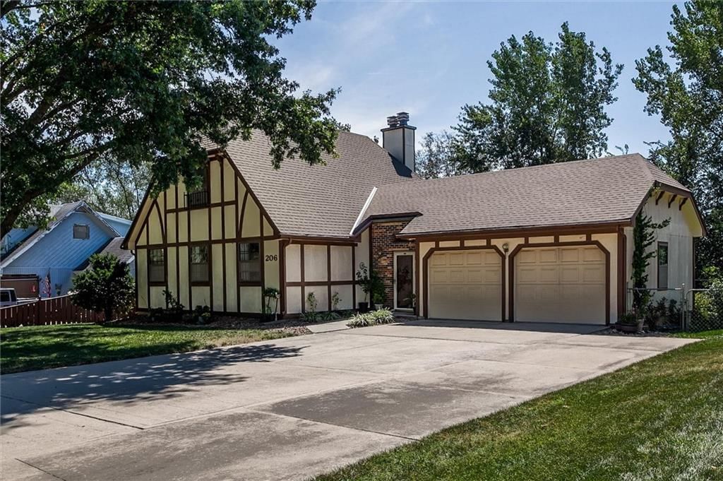 206 Fawn Valley Street, Lansing, KS: listing photo 2