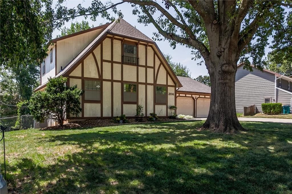 206 Fawn Valley Street, Lansing, KS: listing photo 3