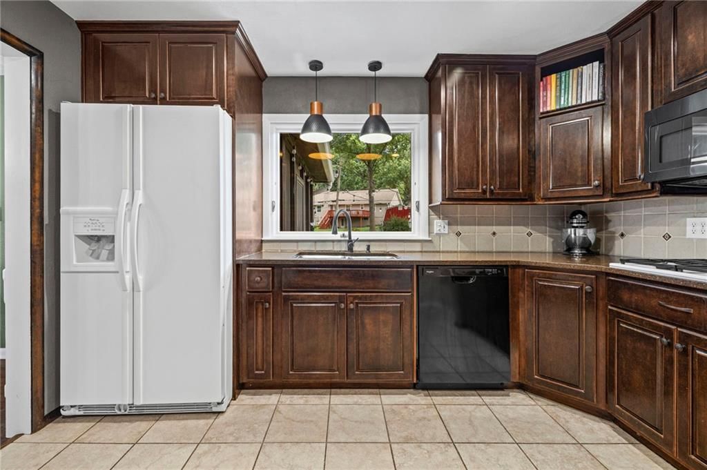8921 CONSER Drive — photo 11