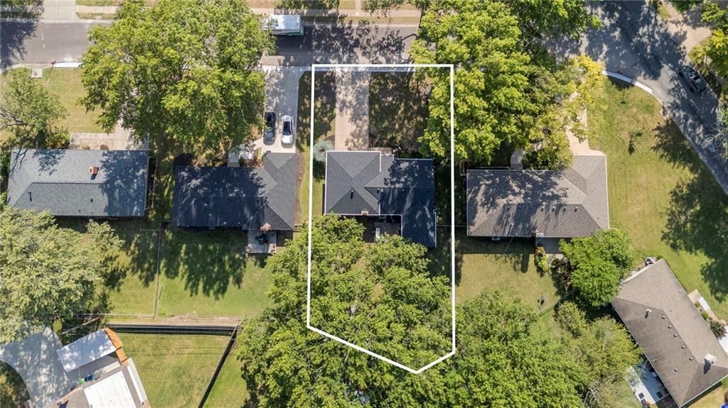 8921 CONSER Drive — photo 38