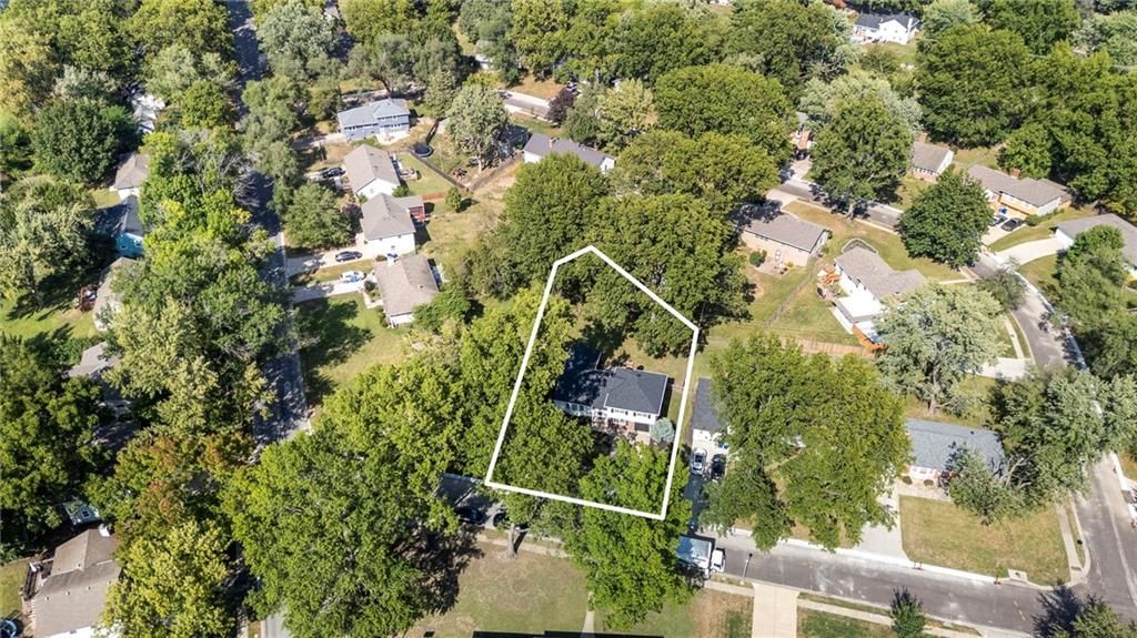 8921 CONSER Drive — photo 40