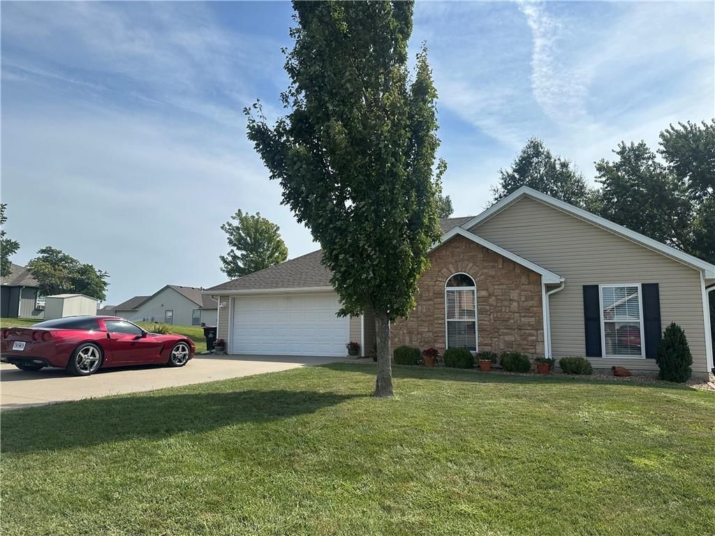 1210 Fox Ridge Drive, Warrensburg, MO