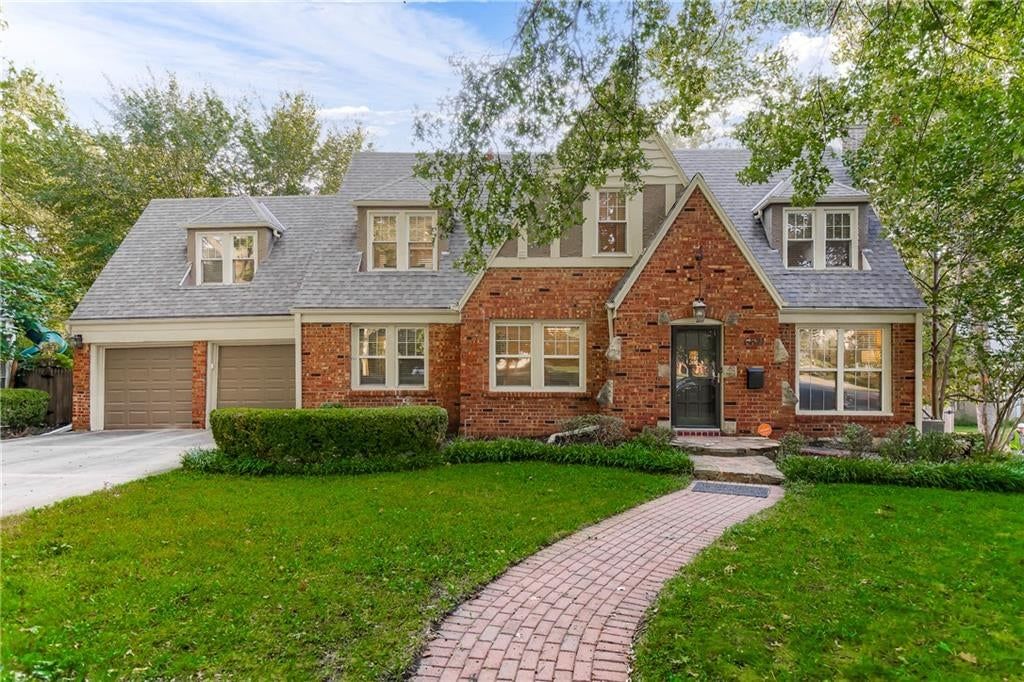 6821 Brookside Road, Kansas City, MO