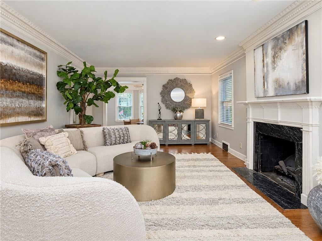 Photo 4 of 32 - 6821 Brookside Road, Kansas City, MO 64113