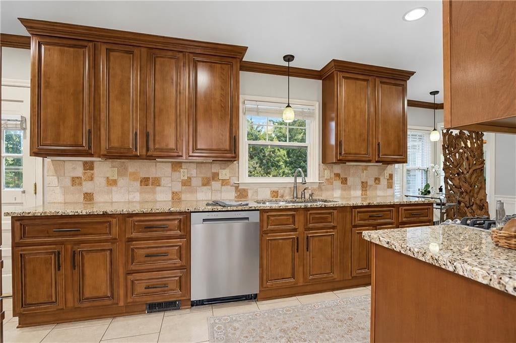 Photo 8 of 32 - 6821 Brookside Road, Kansas City, MO 64113
