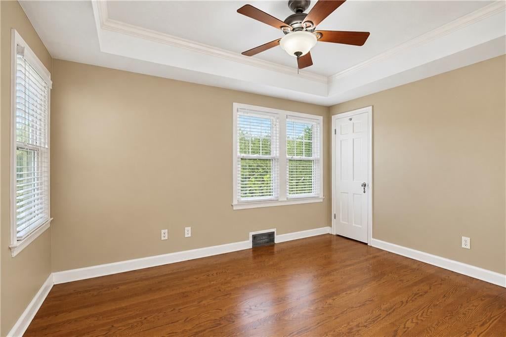 Photo 21 of 32 - 6821 Brookside Road, Kansas City, MO 64113