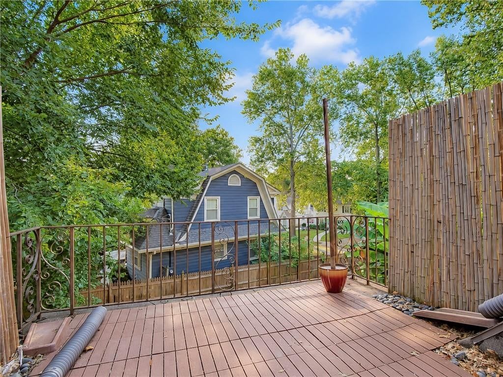 Photo 26 of 32 - 6821 Brookside Road, Kansas City, MO 64113