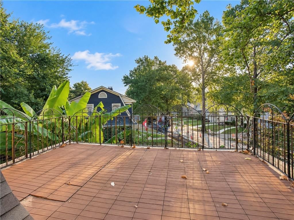 Photo 27 of 32 - 6821 Brookside Road, Kansas City, MO 64113