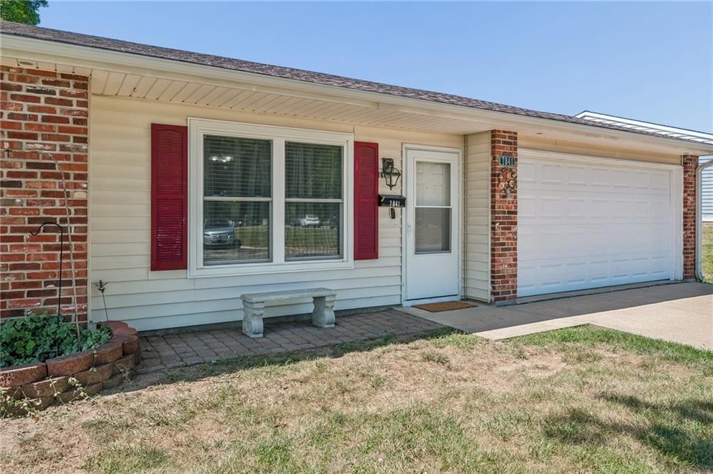 7841 Freeman Avenue — photo 2