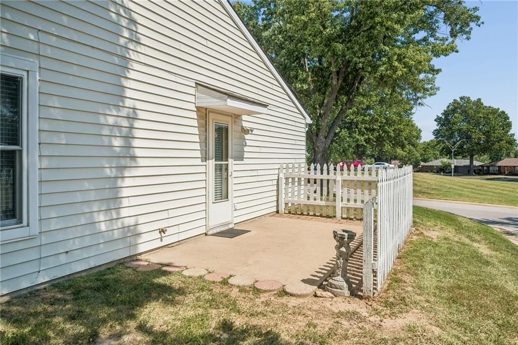 7841 Freeman Avenue — photo 29
