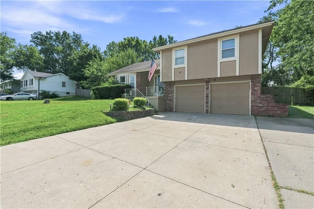 919 NE 112th Terrace, Kansas City, MO: listing photo 3