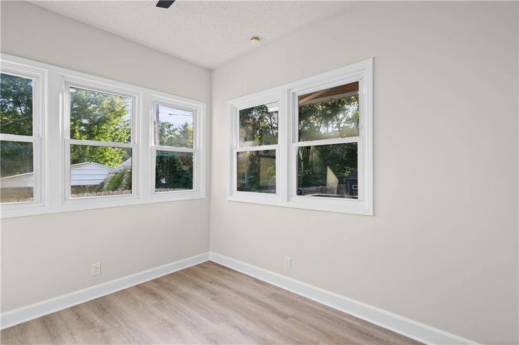 3530 Kenwood Avenue — photo 17