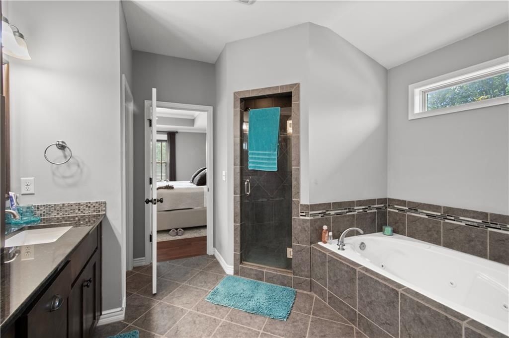 Photo 21 of 53 - 8808 SW 4TH Street, Blue Springs, MO 64064