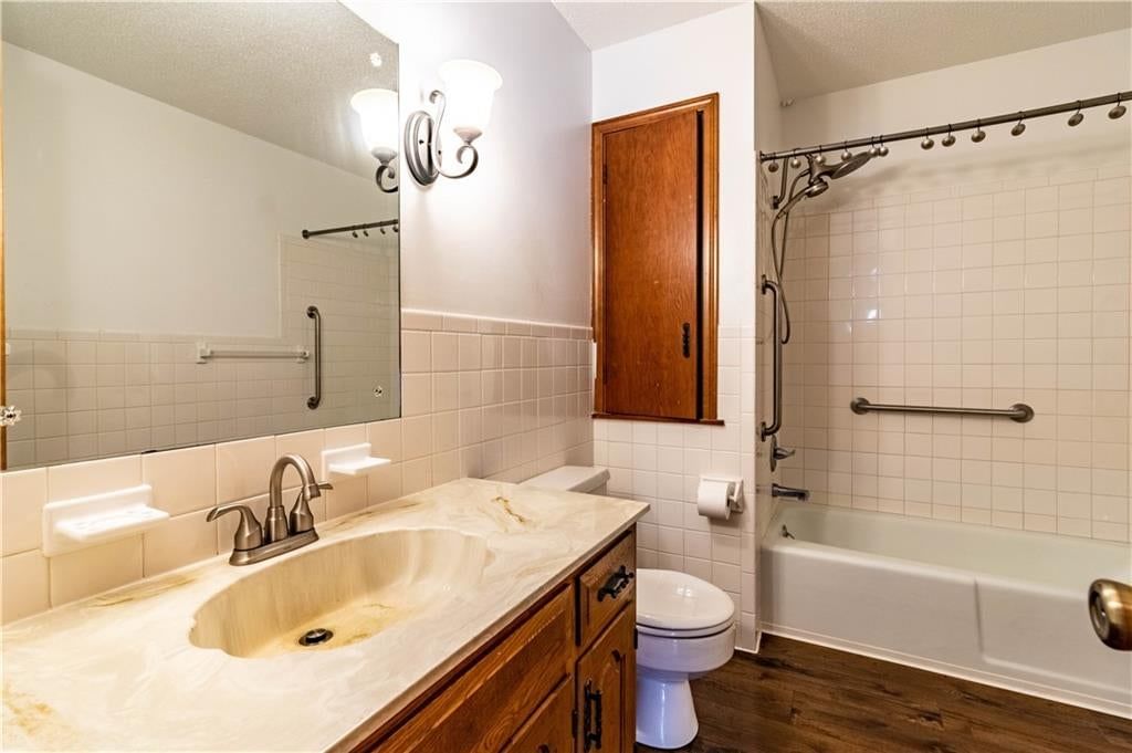 201-203 E Russell Avenue — photo 14