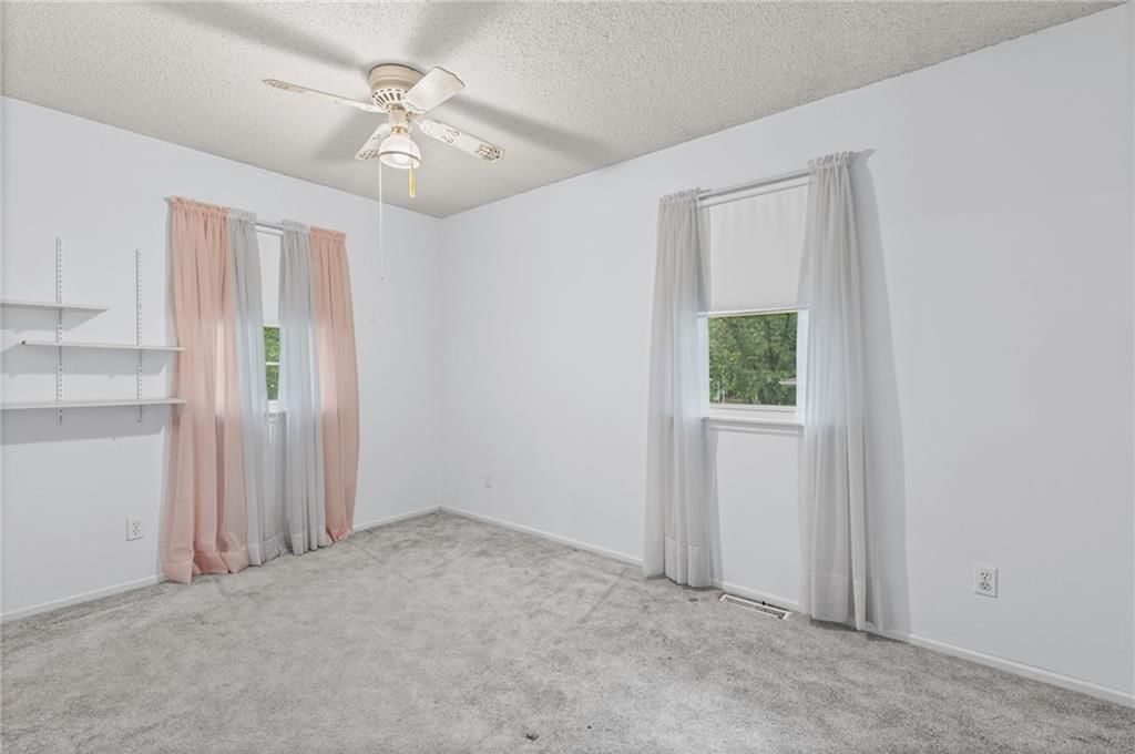 Photo 20 of 38 - 812 NE 113th Street, Kansas City, MO 64155