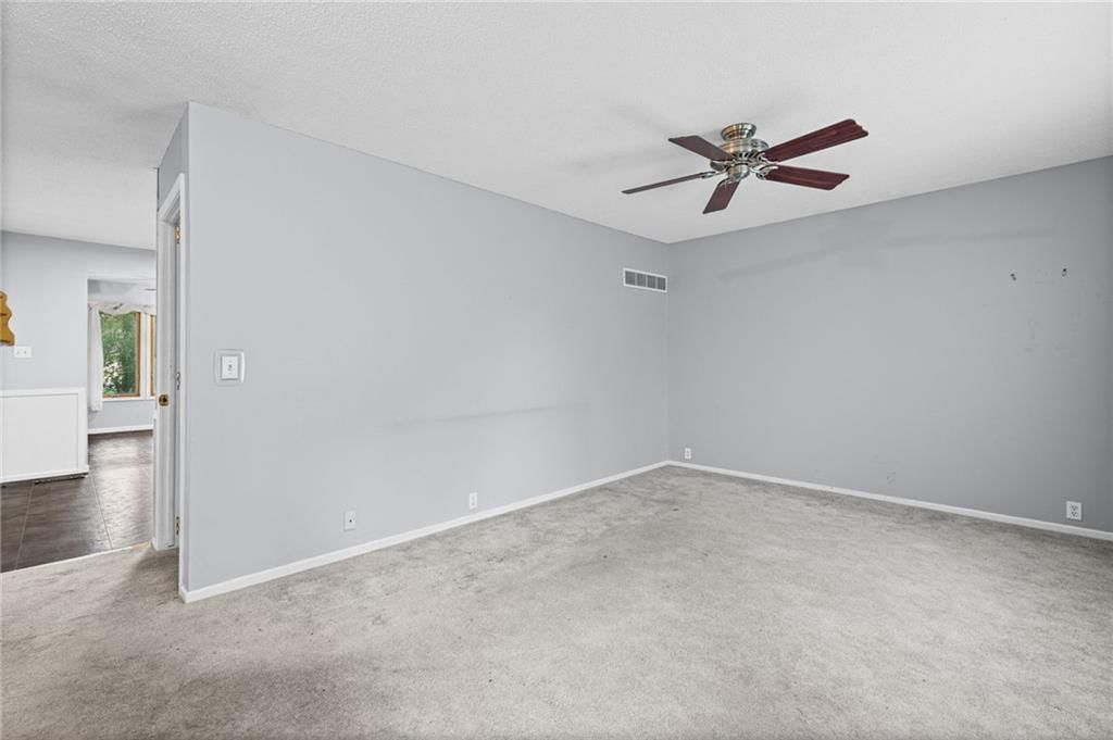 Photo 6 of 38 - 812 NE 113th Street, Kansas City, MO 64155