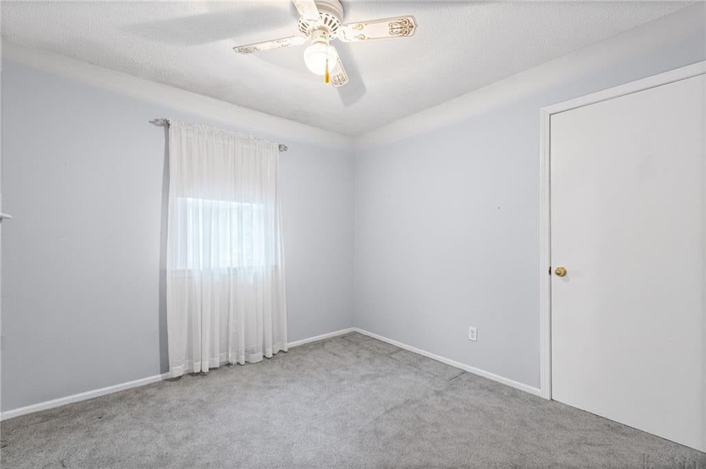 Photo 18 of 38 - 812 NE 113th Street, Kansas City, MO 64155