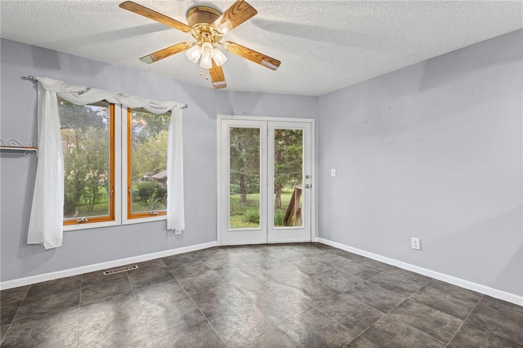 Photo 12 of 38, 812 NE 113th Street, Kansas City, MO 64155