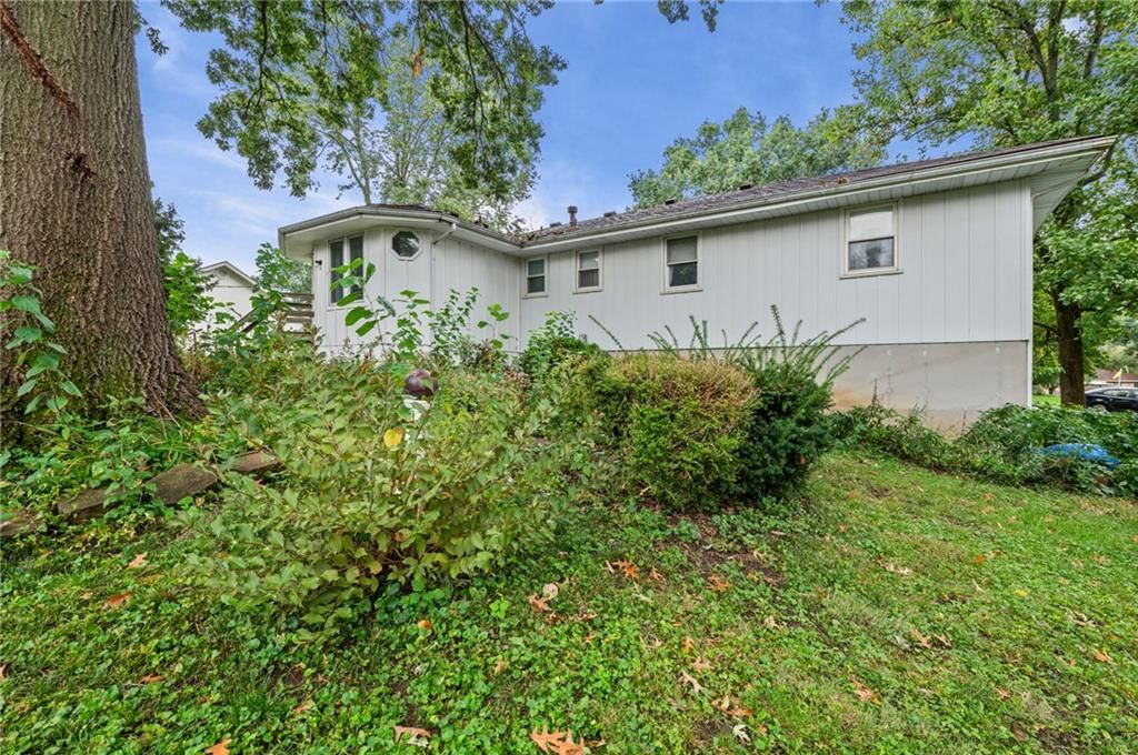 Photo 37 of 38 - 812 NE 113th Street, Kansas City, MO 64155