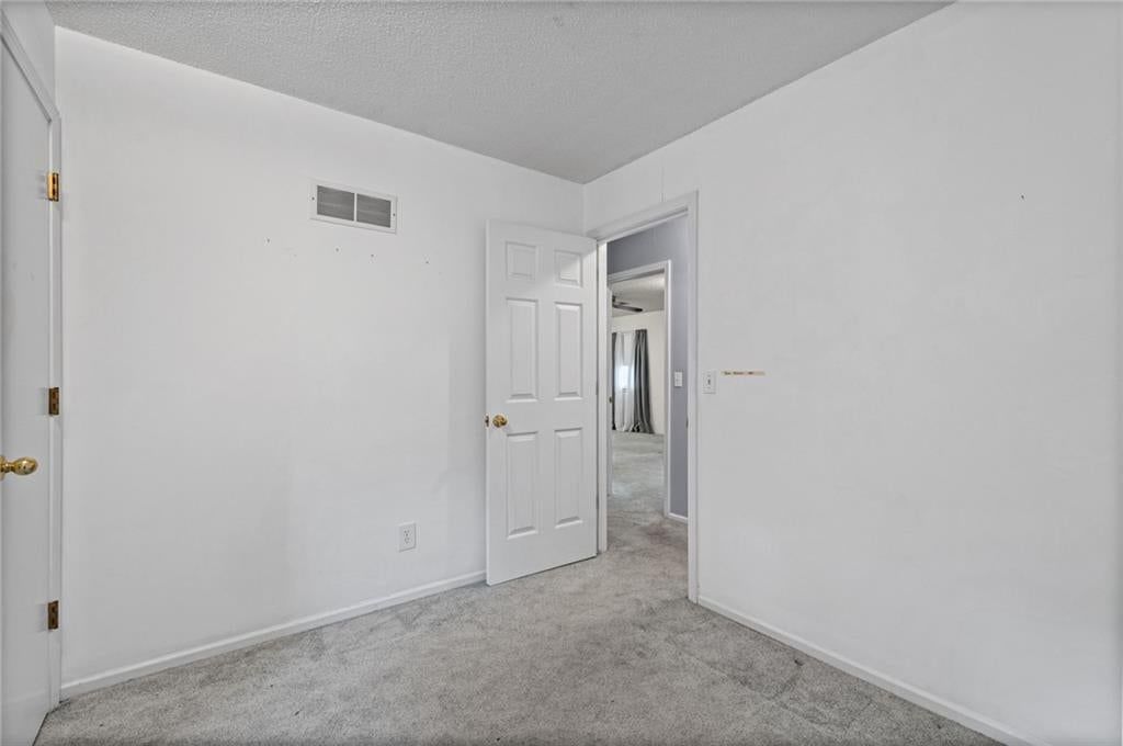 Photo 17 of 38 - 812 NE 113th Street, Kansas City, MO 64155