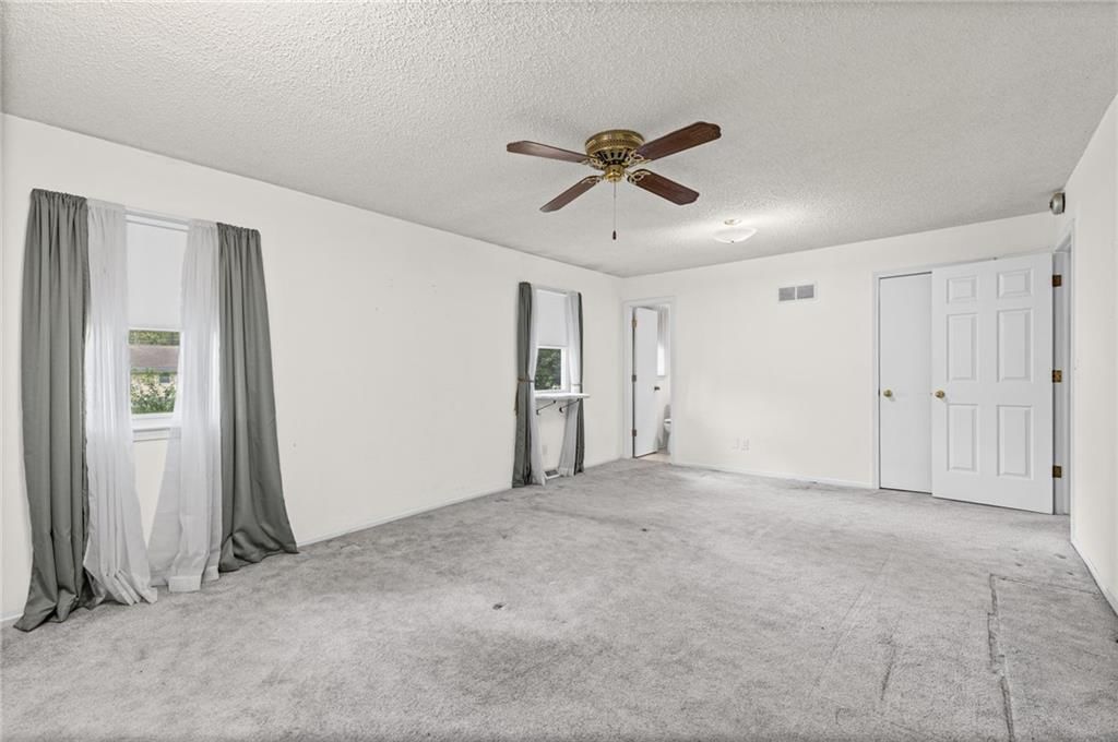 Photo 24 of 38 - 812 NE 113th Street, Kansas City, MO 64155