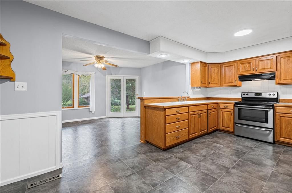 Photo 8 of 38, 812 NE 113th Street, Kansas City, MO 64155