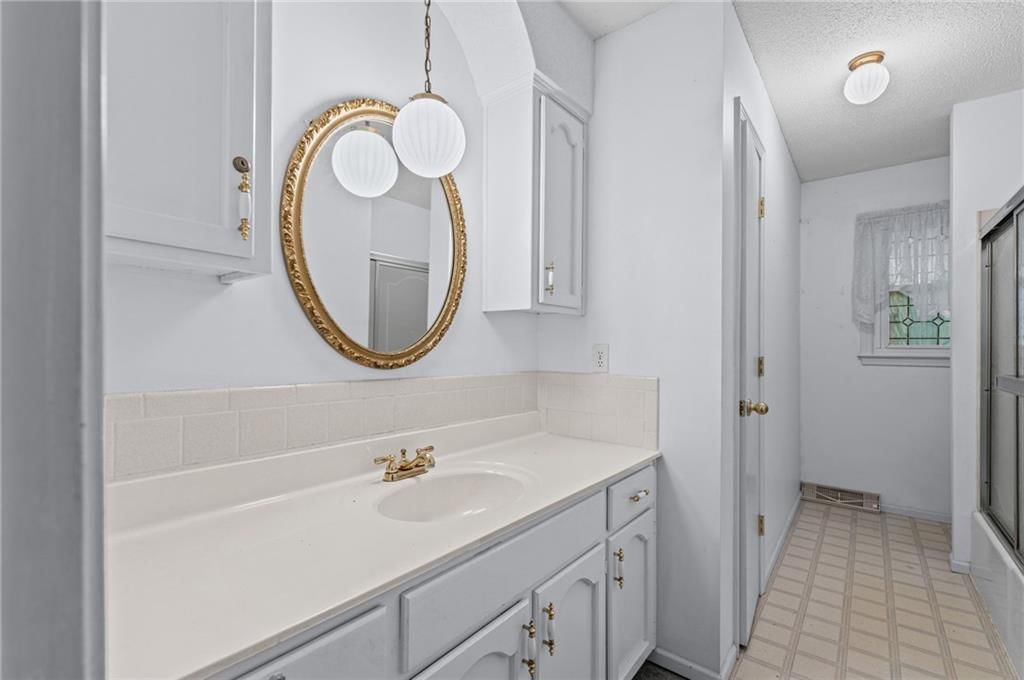Photo 26 of 38, 812 NE 113th Street, Kansas City, MO 64155