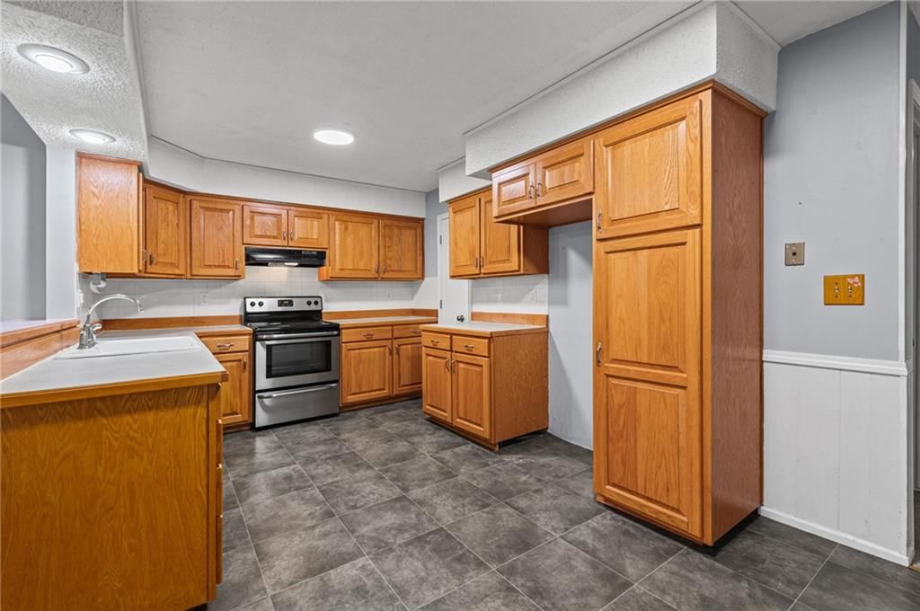 Photo 9 of 38 - 812 NE 113th Street, Kansas City, MO 64155