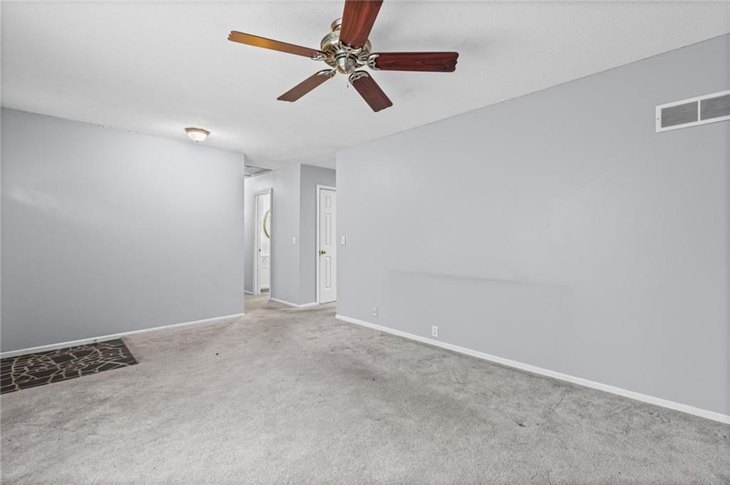 Photo 7 of 38 - 812 NE 113th Street, Kansas City, MO 64155