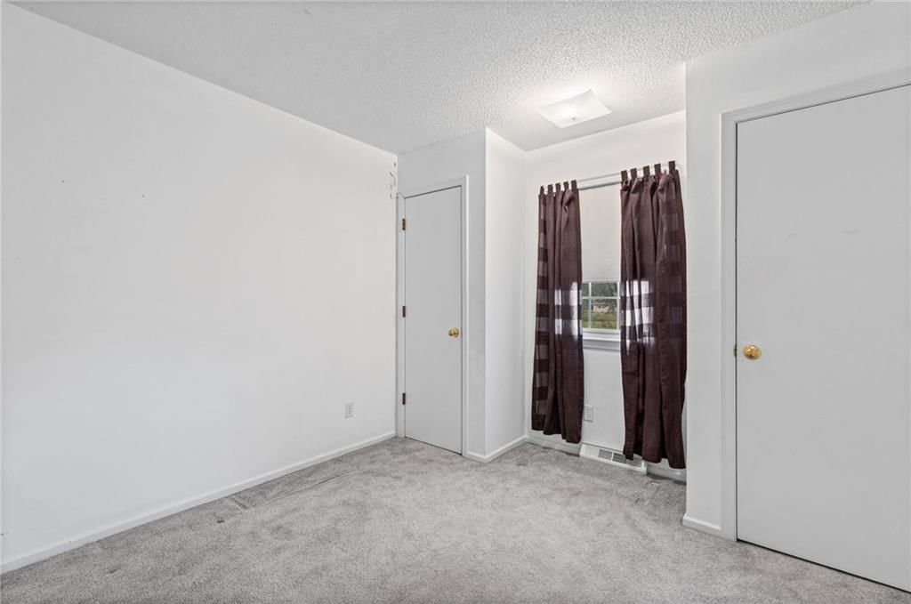 Photo 16 of 38 - 812 NE 113th Street, Kansas City, MO 64155