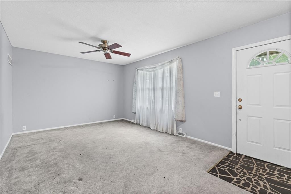 Photo 5 of 38, 812 NE 113th Street, Kansas City, MO 64155