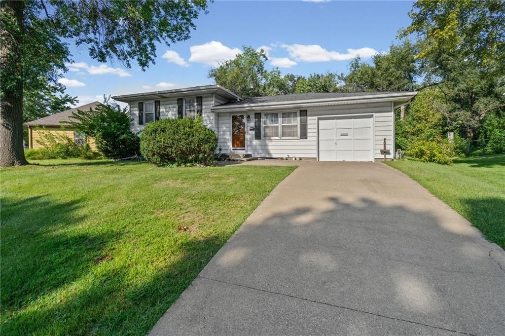 7426 Stearns Street, Shawnee, KS