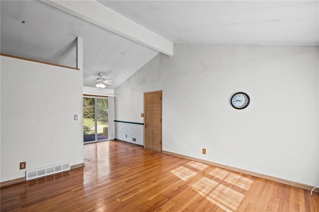 Photo 4 of 32 - 7426 Stearns Street, Shawnee, KS 66203