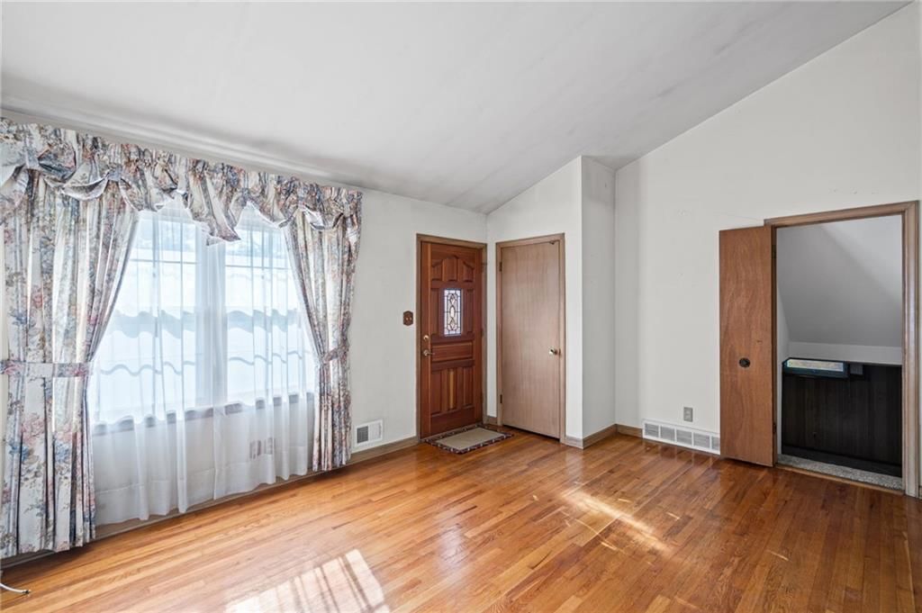 Photo 5 of 32, 7426 Stearns Street, Shawnee, KS 66203