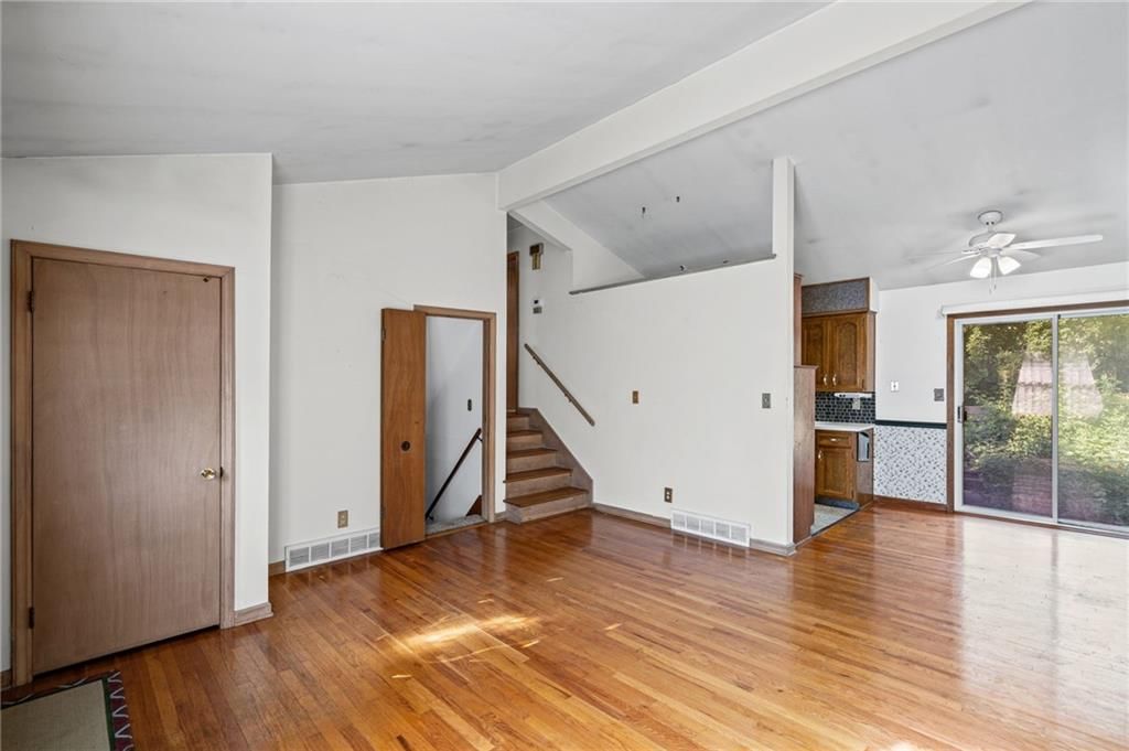 Photo 6 of 32, 7426 Stearns Street, Shawnee, KS 66203