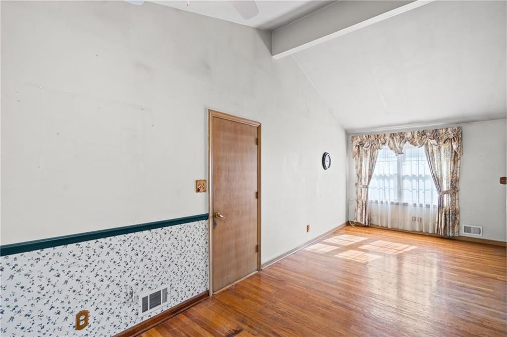 Photo 9 of 32 - 7426 Stearns Street, Shawnee, KS 66203