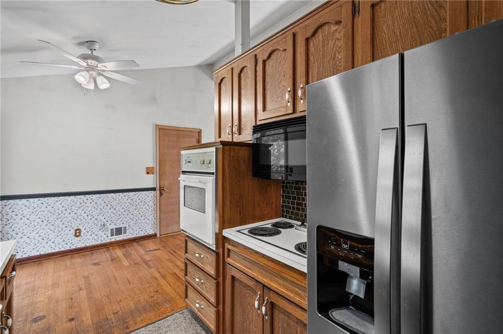 Photo 12 of 32, 7426 Stearns Street, Shawnee, KS 66203